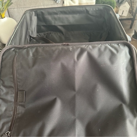Gucci Rolling Luggage and crossbody bag set - Picture 8 of 13